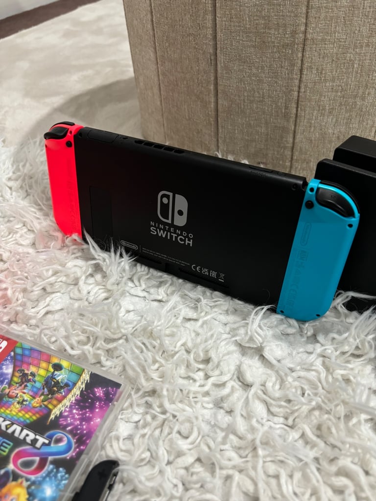 Nintendo Switch V2 + Mariokart