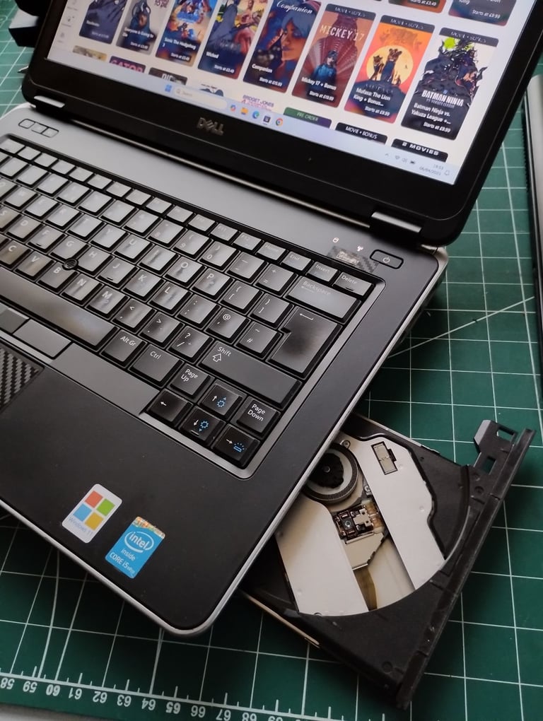 Windows 11, 16GB RAM, i5, 120GB SSD + 320GB HDD, Webcam, DVD, HDMI. Backlit. MS OFFICE Dell Laptop