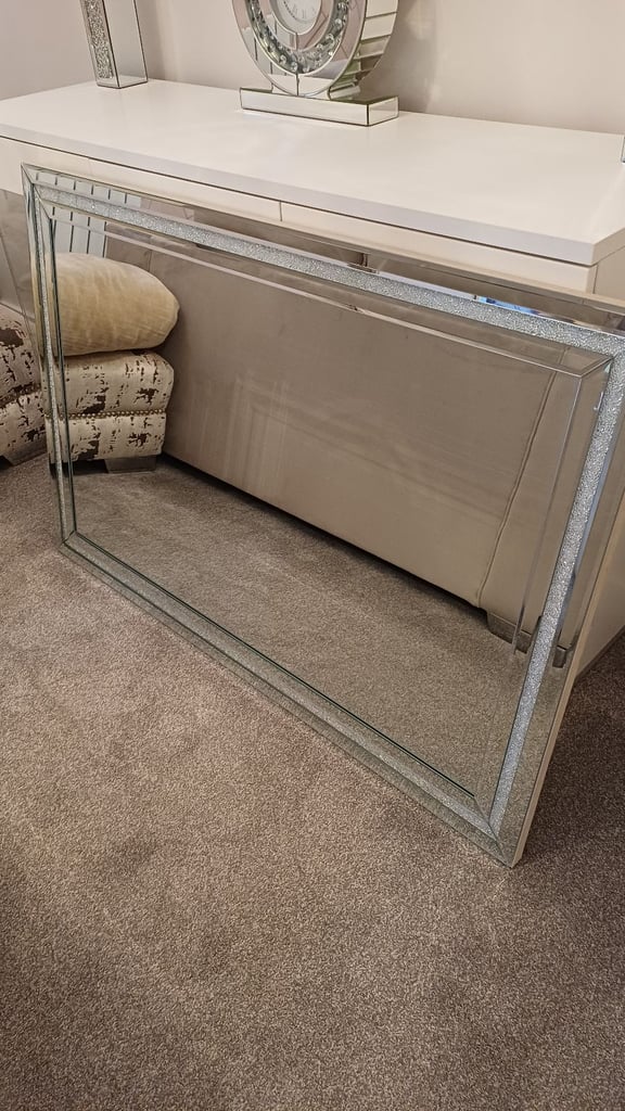 Wall Mirror (Small Crushed Diamond Border)