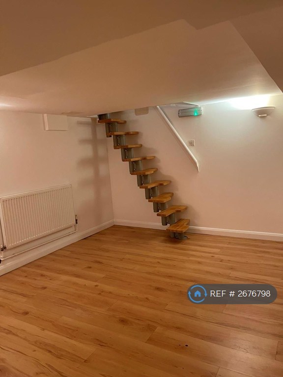 Studio flat in Hayle Road, Maidstone, ME15 (#2676798)