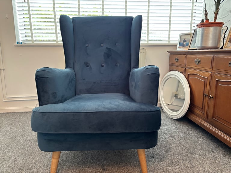 High back velvet chair 
