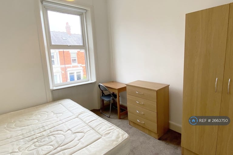 3 bedroom flat in Myrtle Grove, Newcastle Upon Tyne, NE2 (3 bed) (#2663750)