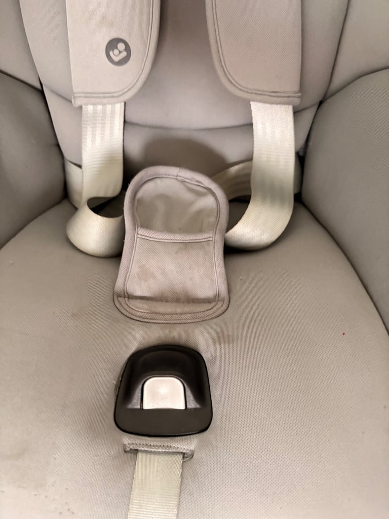 Pear car seat and isofix