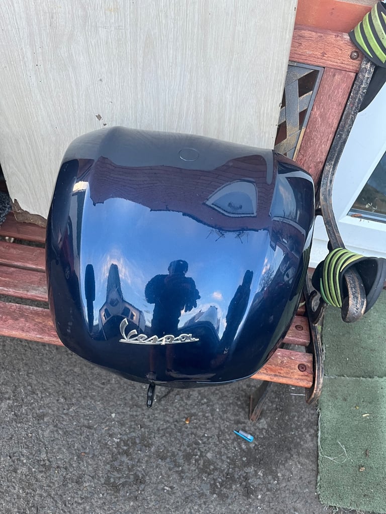 Vespa helmet box 