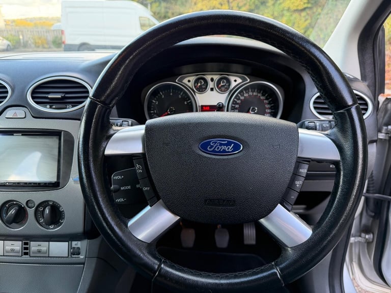 2010 Ford Focus 2.0 Titanium 5dr HATCHBACK PETROL Manual