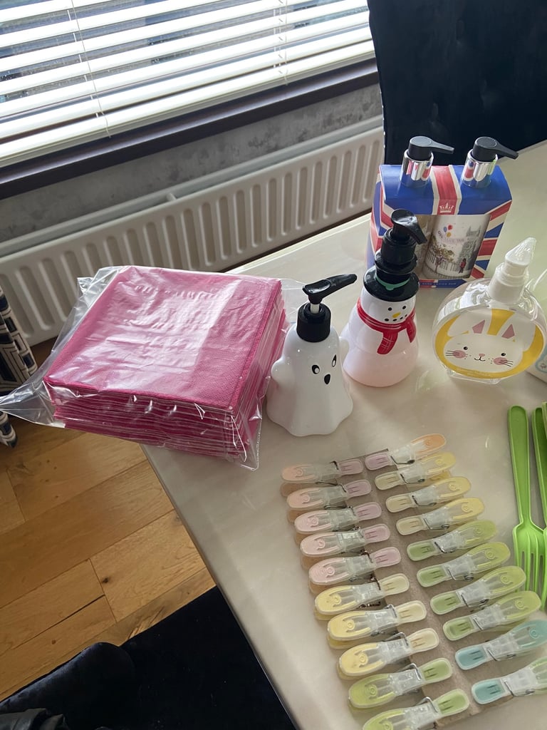 Box Of Mostly Kitchen Gadgets & Accessories - (Approx. 23 Pieces….See Description & All Photos) 