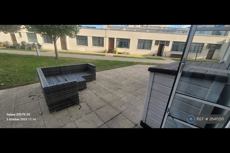 1 bedroom flat in Hayes Road, Sully, Penarth, CF64 (1 bed) (#2641550)