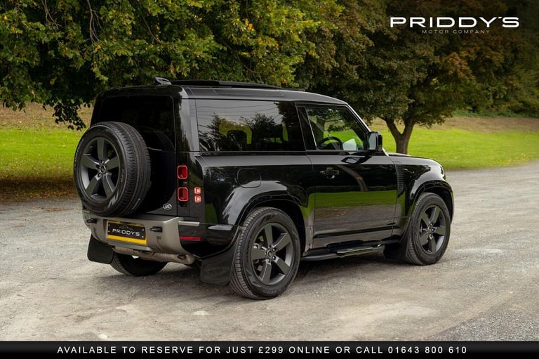 LAND ROVER DEFENDER 90 2.0 P300 X-Dynamic HSE - Amazing spec. Massive presence.