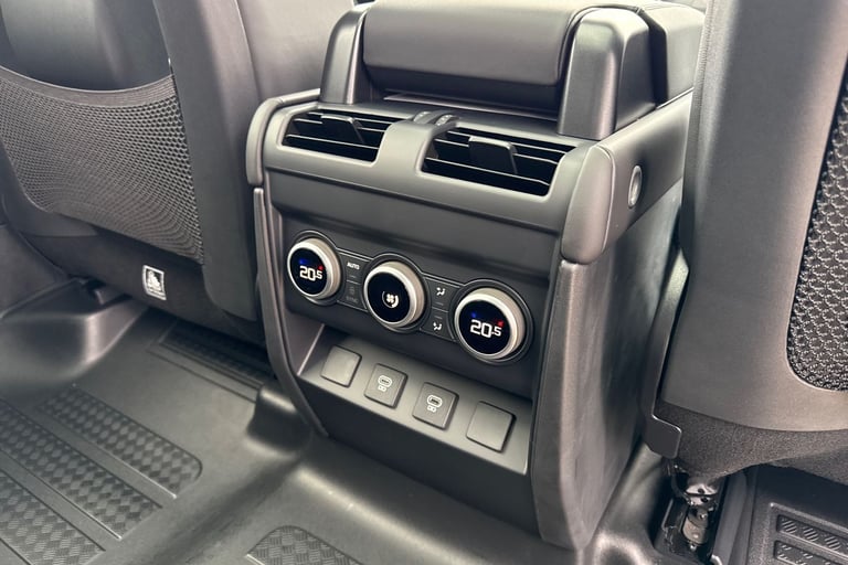 2025 Land Rover Defender 110 3.0 D250 MHEV X-Dynamic SE Auto 4WD Euro 6 (s/s) 5dr SUV Automatic