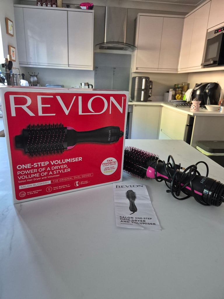 REVLON Salon One-Step Hair Dryer and Volumisee