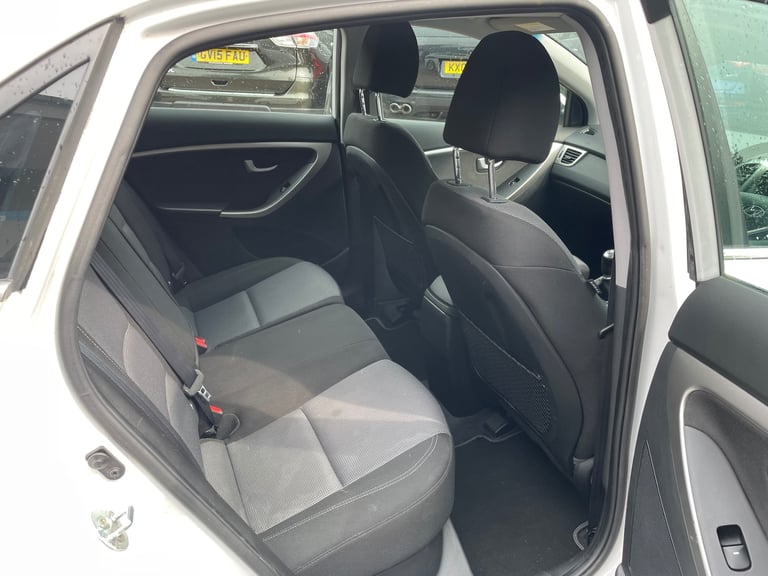 2015 Hyundai i30 1.6 CRDi Blue Drive SE Nav 5dr HATCHBACK Diesel Manual