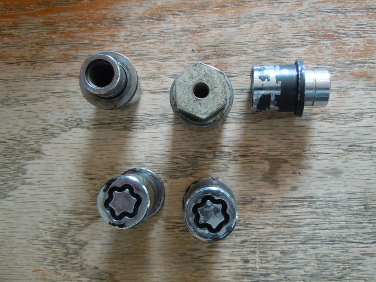 image for 4X security anti theft wheels bolts Japanese Rim pajero delica shogun hilux