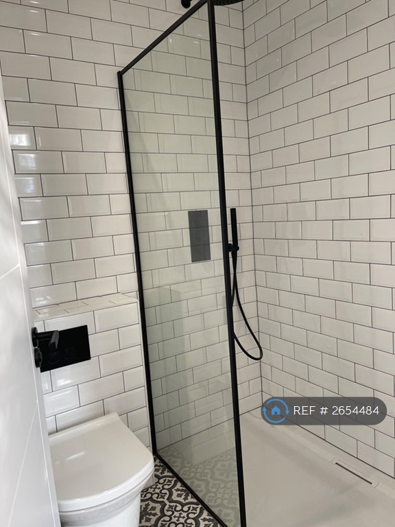 image for 2 bedroom flat in Emanuel Avenue, London, W3 (2 bed) (#2654484)