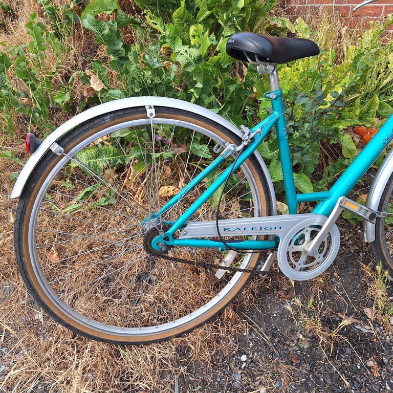 image for Ladies Raleigh Chiltern hybrid townbike 