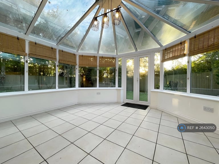 5 bedroom house in Willowmead Close, Runcton, Chichester, PO20 (5 bed) (#2643050)