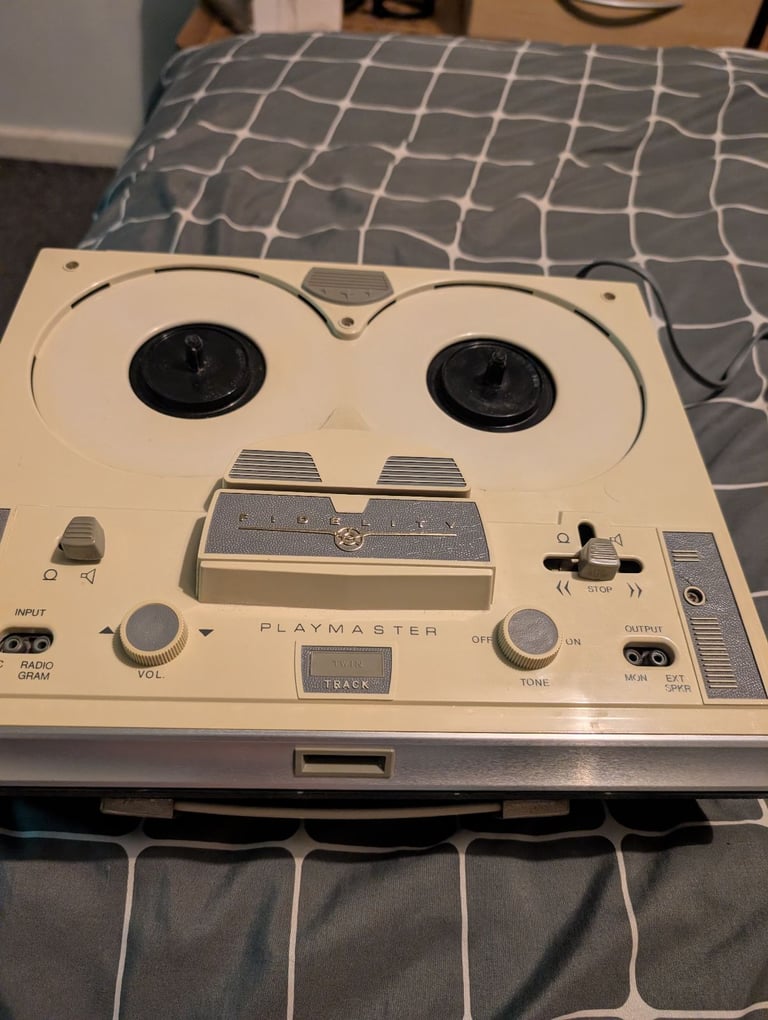 Reel to reel player and reels