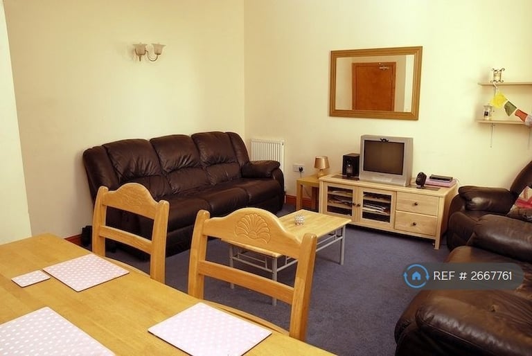 5 bedroom house in Hathersage Road, Manchester, M13 (5 bed) (#2667761)