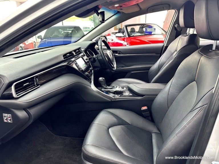 Toyota Camry 2.5 VVT-I DESIGN [SAT NAV, LEATHER &amp; HEATED SEATS]