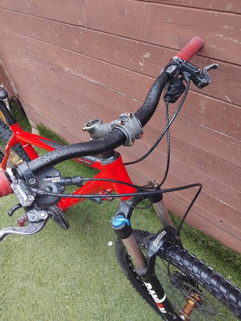 Carrera Vulcan XC Disc Spec mountain bike 26" Hydraulic Disc Brake wheels 19" frame size