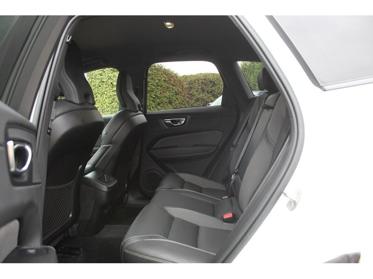 2022 Volvo XC60 B5 MHEV R-Design SUV HYBRID Automatic
