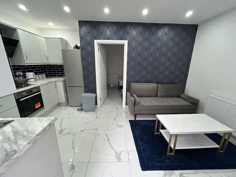 1 bedroom ground floor private entrance 