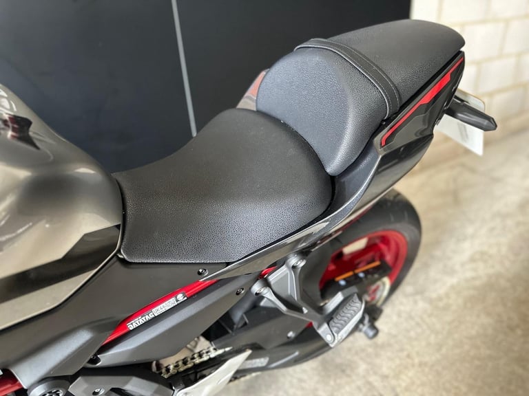 STUNNING LOW MILEAGE 2023/23 KAWASAKI Z650 MOTORCYCLE 