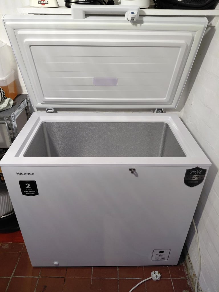 Hisense FC247D4AWLE Chest Freezer – 191L – White – 5 months old