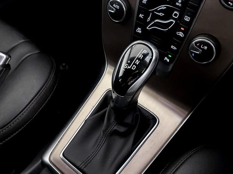 2019 Volvo V40 Cross Country 1.5 T3 GPF Pro Auto Euro 6 (s/s) 5dr Automatic Hatchback Petrol Auto...