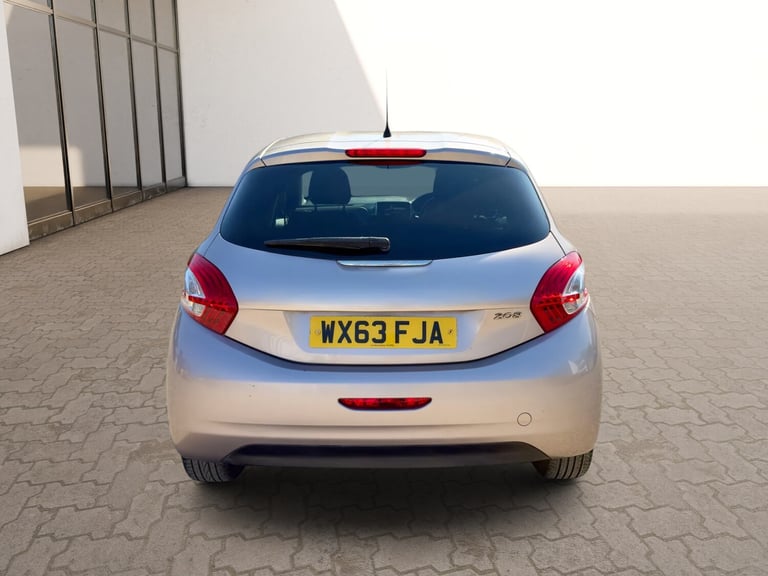 2013 Peugeot 208 1.2 e-VTi Allure 5dr EGC HATCHBACK Petrol Manual