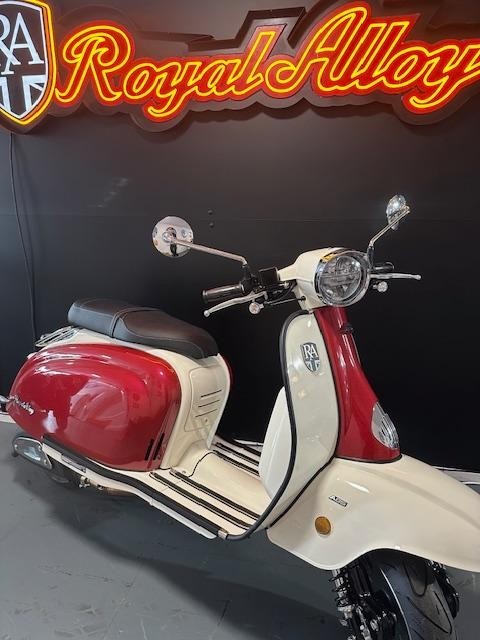 image for Royal Alloy TG 125 Automatic Classic Scooter Red/Ivory