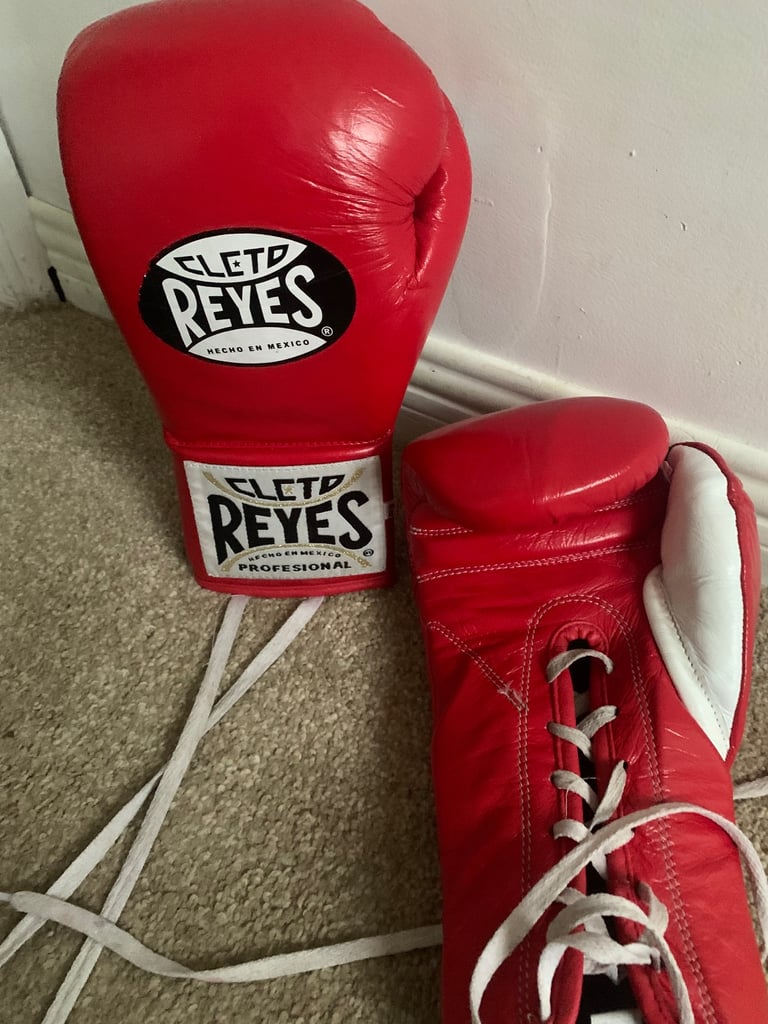 Cleto Reyes 10 oz boxing gloves 