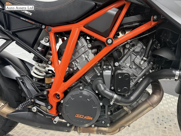 2016 KTM 1290 Super Duke R 1290 Naked Petrol Manual (172 ps) Naked Petrol Manual