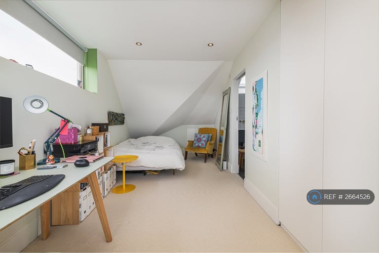 4 bedroom house in Bennerley Road, London, SW11 (4 bed) (#2664526)