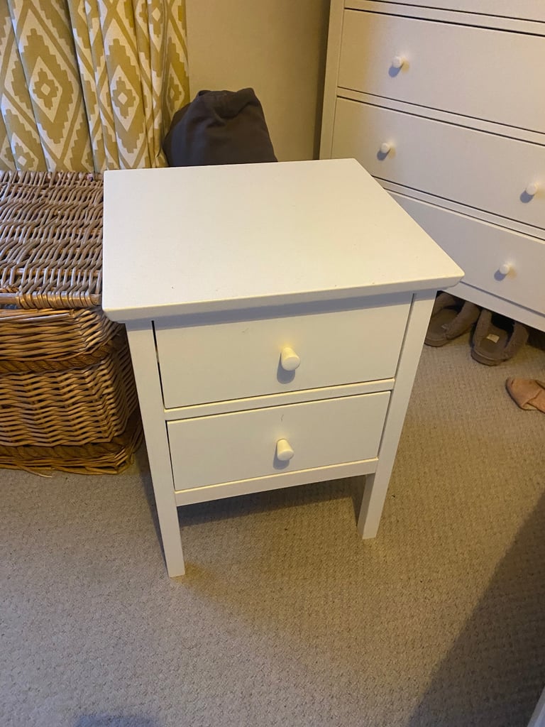 image for Excellent condition bedside table 
