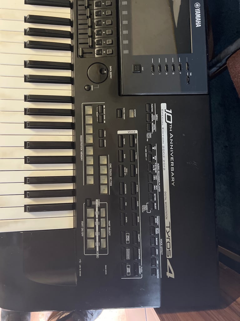 Yamaha Tyros 4 Limited Edition Black 