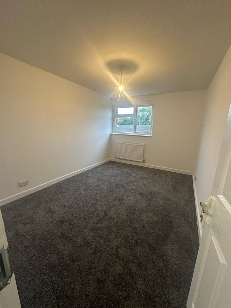 Spacious 3 Bedroom with 2 Reception House Available To Let In Romford (SS13 3PD)