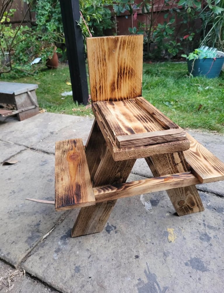 image for Picnic table style bird feeder 