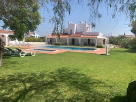 Algarve villa -- 6 bed / 5 bath with 2 pools set in private grounds .