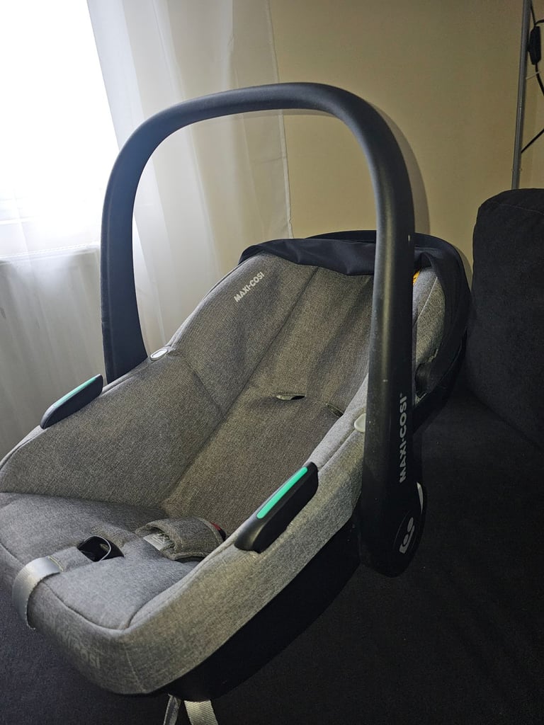 Cabriofix I-Size Maxi-Cosi Baby Car Seat (Barely Used)