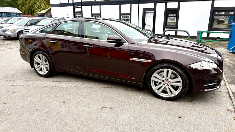 2010 Jaguar XJ 3.0d V6 Premium Luxury 4dr Auto SALOON Diesel Automatic