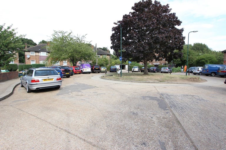 HA0 2 bed 1st floor FLAT with access to PRIVATE GARDEN