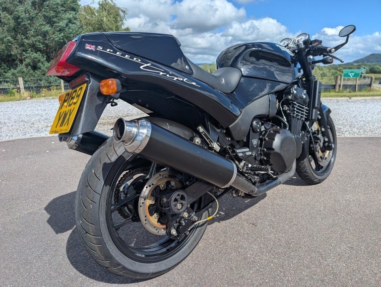 TRIUMPH SPEED TRIPLE 750