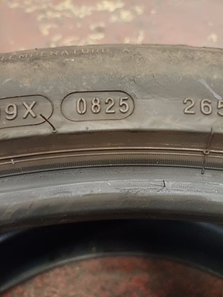 1x 265 40 21 Michelin Tyre