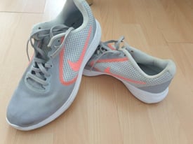 NIKE Ladies Trainers size 5.5