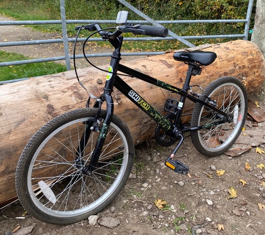 Junior Apollo Switch Hybrid Bike 20 inch wheels in Alwoodley