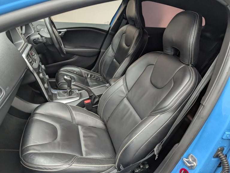 2015 Volvo V40 2.0 D2 R-Design Lux Nav Hatchback 5dr Diesel Manual Euro 6 (s/s) (120 ps) - HATCHB...