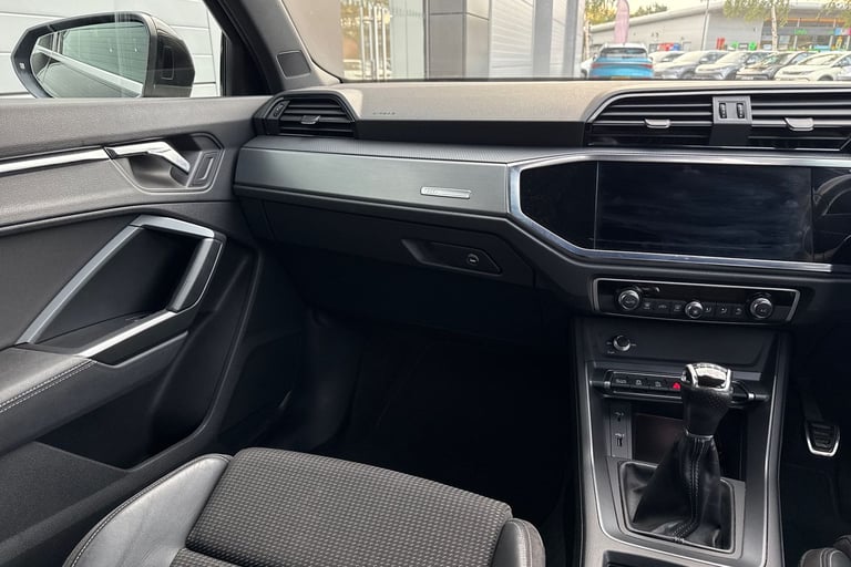2019 Audi Q3 1.5 TFSI CoD 35 S line Euro 6 (s/s) 5dr SUV PETROL Manual