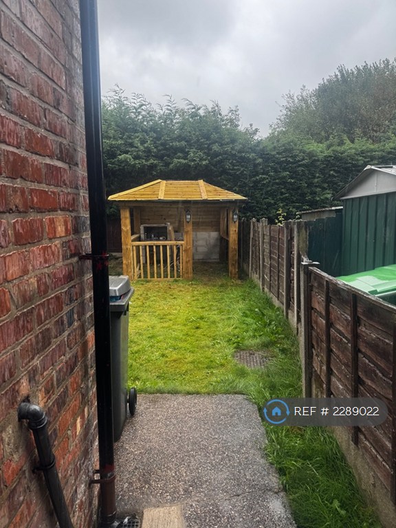 3 bedroom house in Welbeck Avenue, Manchester, OL9 (3 bed) (#2289022)