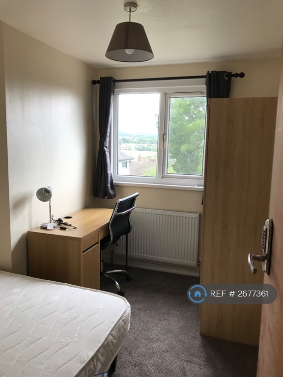 5 bedroom house in Park Barn Drive, Guildford, GU2 (5 bed) (#2677361)