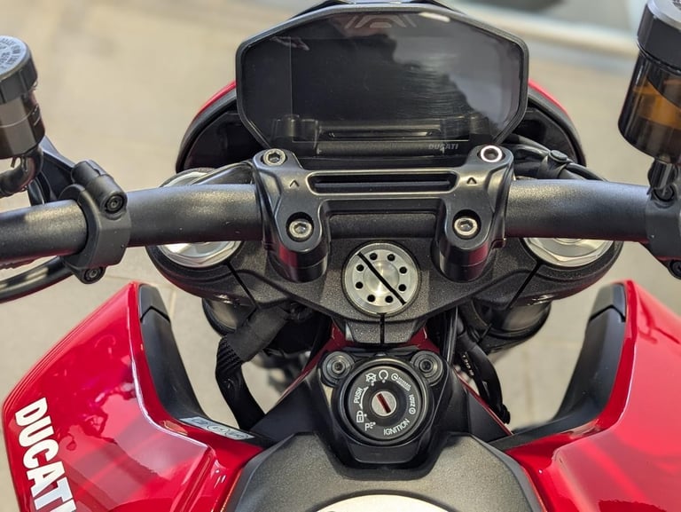 DUCATI HYPERMOTARD 950 2021 - 1 OWNER - FSH - OIL AND RAD GUARD - GENUINE BIKE